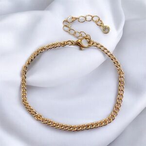 Women’s gold alloy 6.5 inch bracelet with 2 inch extender